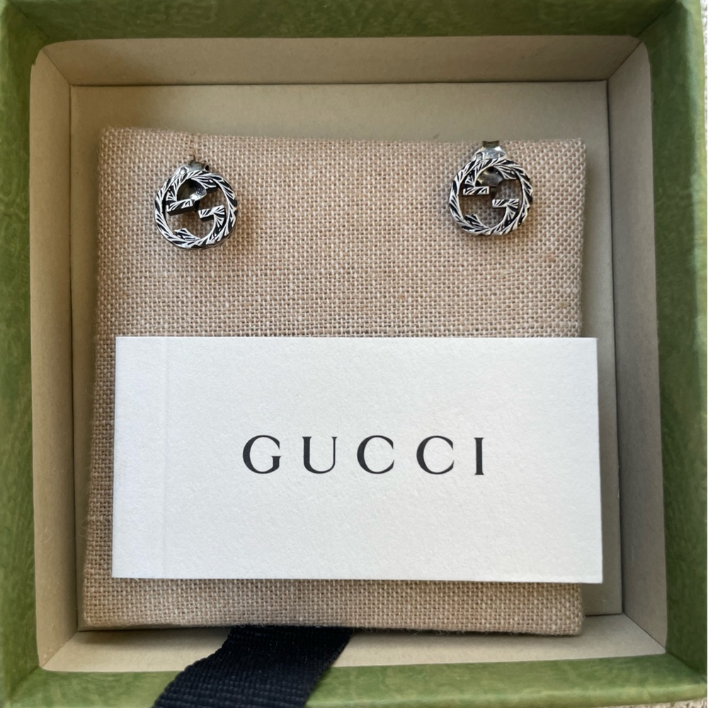 NIB Gucci Interlocking G 10mm Stud Earrings in Aged Silver